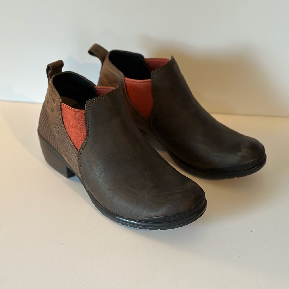 Keen Brown and Red Ankle Boots